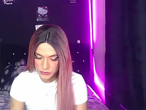 Snapshot of madame_kitty chatting on June 16, 3:17 am madame kitty online show from June 16, 3:17 am