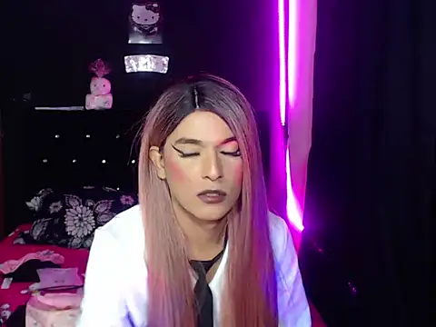 Snapshot of madame_kitty chatting on July 14, 3:11 am madame kitty online show from July 14, 3:11 am