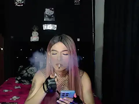 Snapshot of madame_kitty chatting on July 11, 10:21 pm madame kitty online show from July 11, 10:21 pm