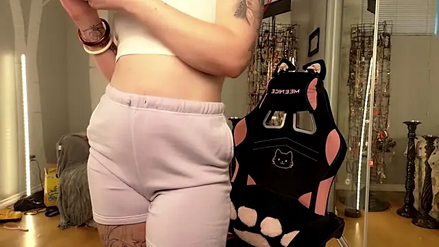 Snapshot of youngmilfBlossom chatting on July 9, 6:18 pm youngmilfBlossom online show from July 9, 6:18 pm