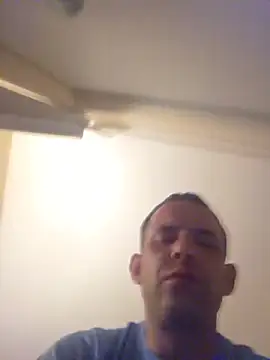 Snapshot of SingingTrunks chatting on July 17, 11:57 pm SingingTrunks online show from July 17, 11:57 pm