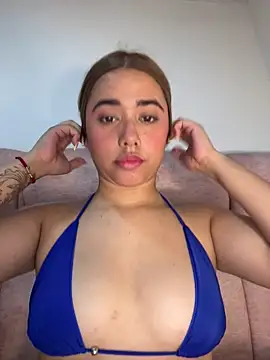 Snapshot of Issie_01 chatting on June 14, 1:57 am Issie 01 online show from June 14, 1:57 am