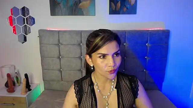 Snapshot of lilith_luxx chatting on July 9, 2:34 am lilith luxx online show from July 9, 2:34 am