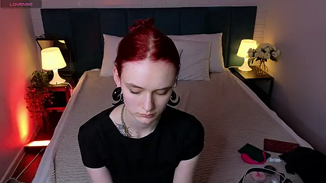 CrimsonMarquise online show from June 9, 3:02 pm
