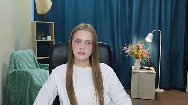 CierraWilkerson online show from June 7, 11:48 am