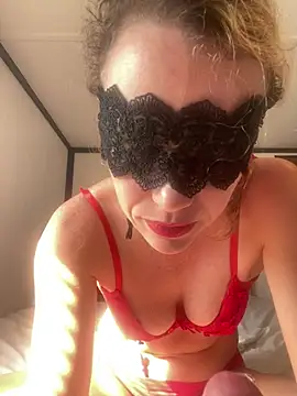 VeiledVixxen online show from August 1, 9:35 pm