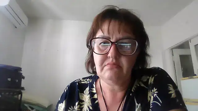 ErikaXShine online show from June 18, 11:59 am