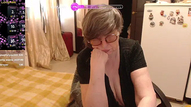 Snapshot of Sharon_Amore chatting on July 16, 9:39 am Sharon Amore online show from July 16, 9:39 am