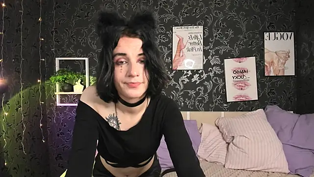 MickeQuinee online show from June 23, 1:09 pm