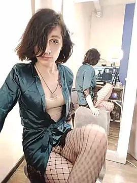 MickeQuinee online show from July 10, 8:25 am