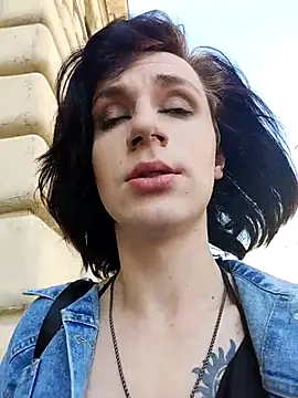 MickeQuinee online show from July 17, 9:17 am