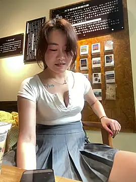 Snapshot of mollymm chatting on July 15, 8:43 am mollymm online show from July 15, 8:43 am