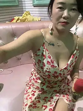 Snapshot of mollymm chatting on July 16, 11:40 am mollymm online show from July 16, 11:40 am