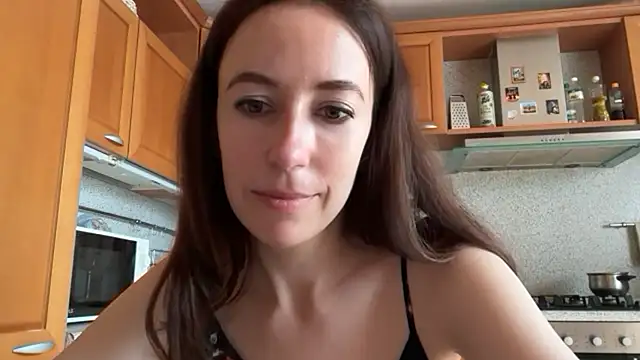Snapshot of Flamingo_Queen chatting on June 26, 5:35 am Flamingo Queen online show from June 26, 5:35 am
