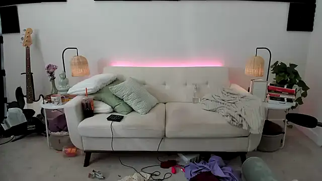 itschloelaurent online show from June 17, 1:54 pm