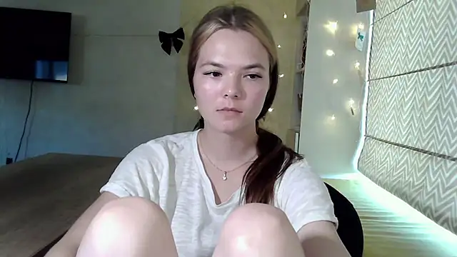 AvrilGillig online show from June 26, 2:56 pm