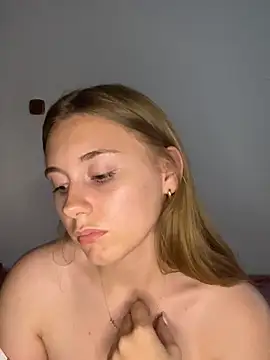 FlirtySophiaa online show from June 7, 5:18 pm