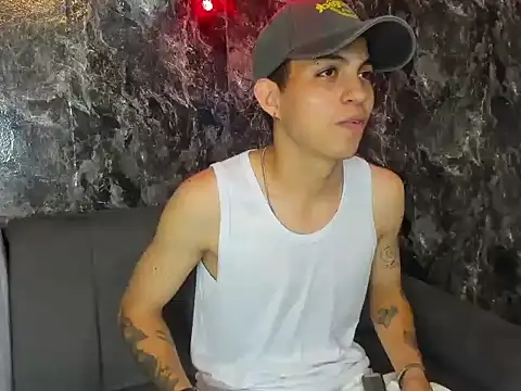 Snapshot of cameron_lux77 chatting on July 25, 3:36 am cameron lux77 online show from July 25, 3:36 am