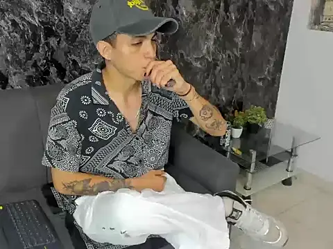 Snapshot of cameron_lux77 chatting on July 16, 3:47 am cameron lux77 online show from July 16, 3:47 am