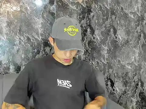 Snapshot of cameron_lux77 chatting on July 18, 3:37 am cameron lux77 online show from July 18, 3:37 am