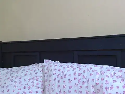 kinkydolll online show from July 1, 6:25 am