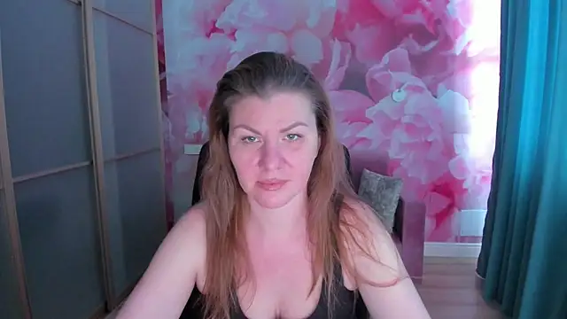 Snapshot of LunaKissesx chatting on June 14, 11:22 am LunaKissesx online show from June 14, 11:22 am