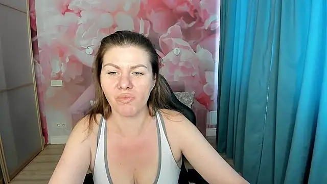 Snapshot of LunaKissesx chatting on July 24, 12:45 pm LunaKissesx online show from July 24, 12:45 pm