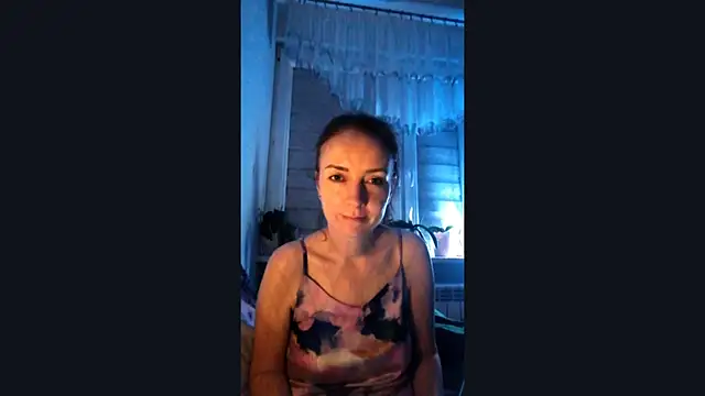Snapshot of JenniferAlone chatting on June 10, 8:21 pm JenniferAlone online show from June 10, 8:21 pm