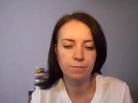 Snapshot of JenniferAlone chatting on July 6, 9:06 pm JenniferAlone online show from July 6, 9:06 pm