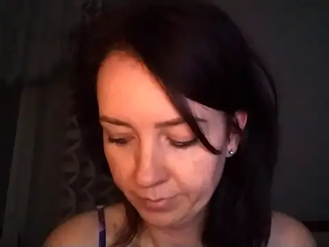 Snapshot of JenniferAlone chatting on June 11, 8:28 pm JenniferAlone online show from June 11, 8:28 pm