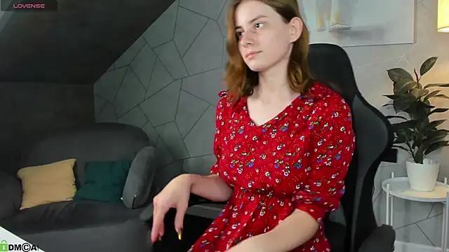 Lilli Rivera online show from June 13, 1:14 am
