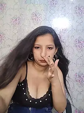 Snapshot of Queen_Rosyy chatting on June 18, 3:49 am Queen Rosyy online show from June 18, 3:49 am