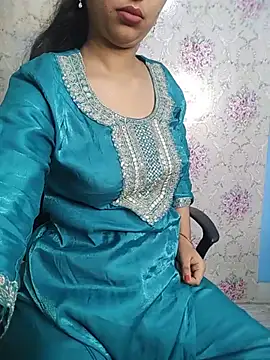 Snapshot of Queen_Rosyy chatting on July 8, 6:47 am Queen Rosyy online show from July 8, 6:47 am