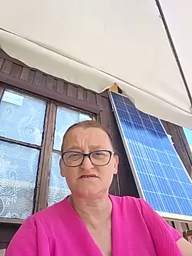 Snapshot of ewcia12 chatting on June 21, 10:32 am ewcia12 online show from June 21, 10:32 am