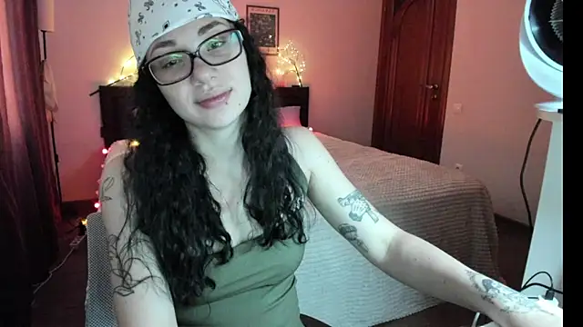 elisskriter online show from July 13, 4:12 am