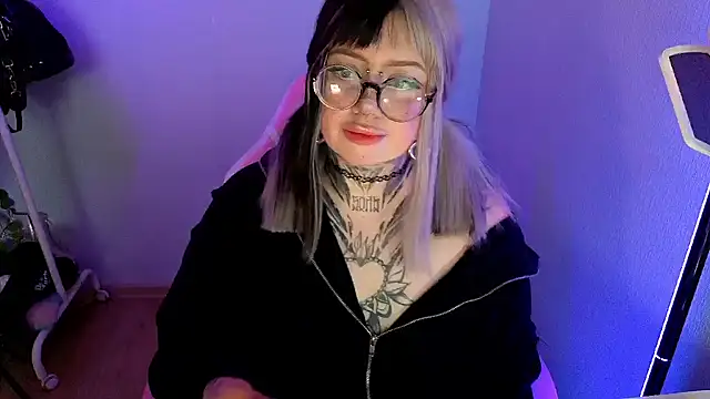 Chiibis online show from June 20, 2:33 pm