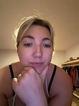 LauraStarr online show from July 22, 4:53 pm
