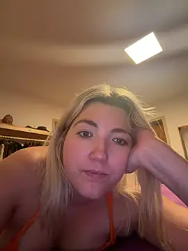 LauraStarr online show from July 20, 4:53 pm