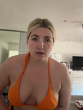 LauraStarr online show from June 25, 12:10 pm