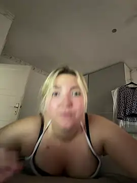 LauraStarr online show from July 13, 4:39 pm