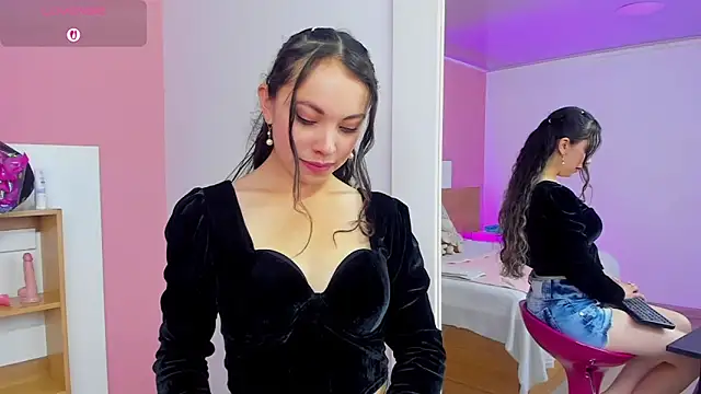 AshleyBenoitt online show from June 12, 1:20 pm