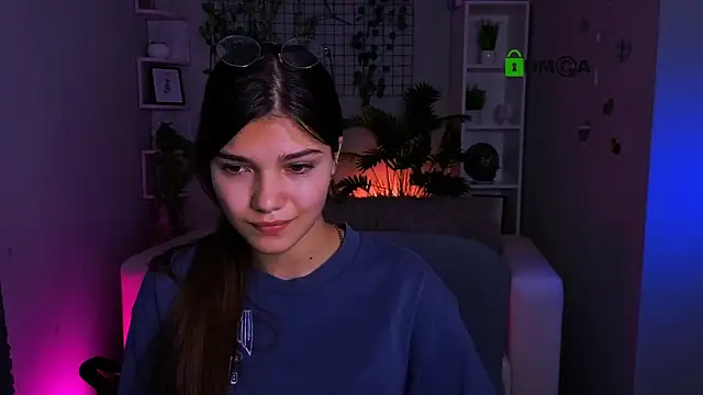 Snapshot of kiaraa_belle chatting on June 19, 10:21 am kiaraa belle online show from June 19, 10:21 am