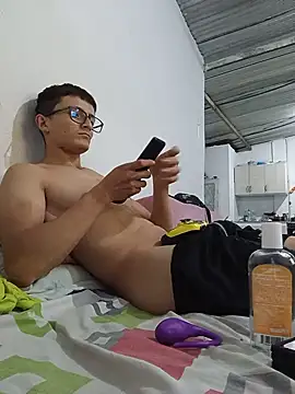 Snapshot of Davitfitnosuke chatting on June 12, 1:03 am Davitfitnosuke online show from June 12, 1:03 am