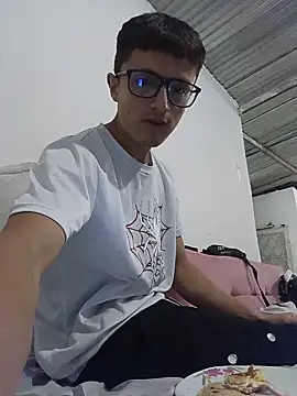 Snapshot of Davitfitnosuke chatting on June 13, 3:15 am Davitfitnosuke online show from June 13, 3:15 am
