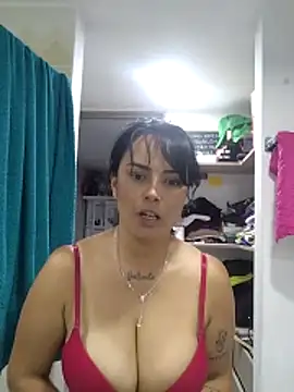 Snapshot of Juanita6908 chatting on June 10, 11:28 pm Juanita6908 online show from June 10, 11:28 pm
