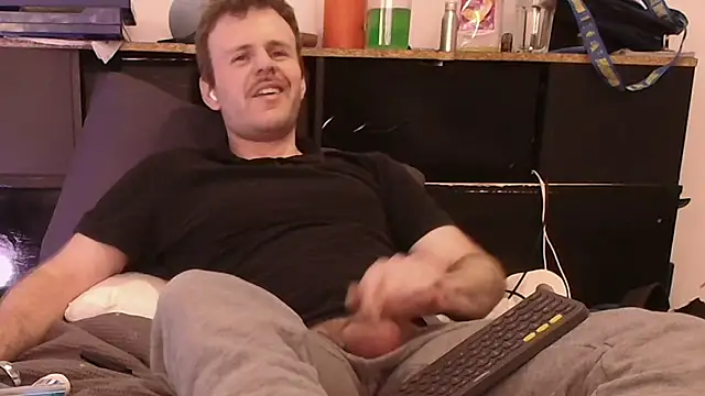 kinkyboipig online show from June 17, 7:52 am
