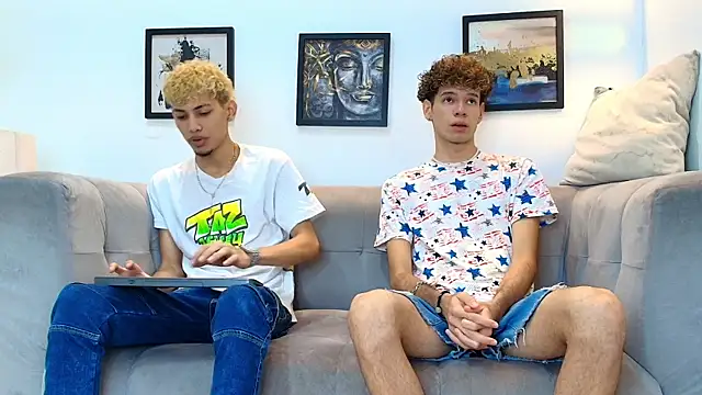 Snapshot of Hot_skinny_guys chatting on June 9, 7:26 pm Hot skinny guys online show from June 9, 7:26 pm