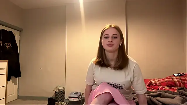 Snapshot of kittenflub chatting on June 9, 7:37 pm kittenflub online show from June 9, 7:37 pm