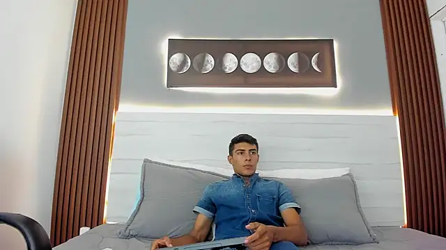 Snapshot of Bruno_fox chatting on July 1, 7:25 pm Bruno fox online show from July 1, 7:25 pm