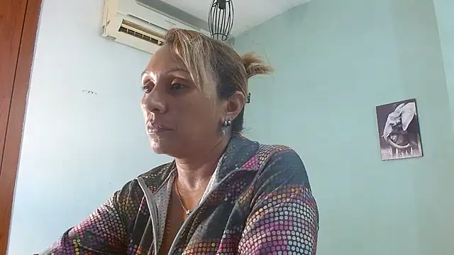 Snapshot of yesika_miller chatting on June 9, 11:55 am yesika miller online show from June 9, 11:55 am
